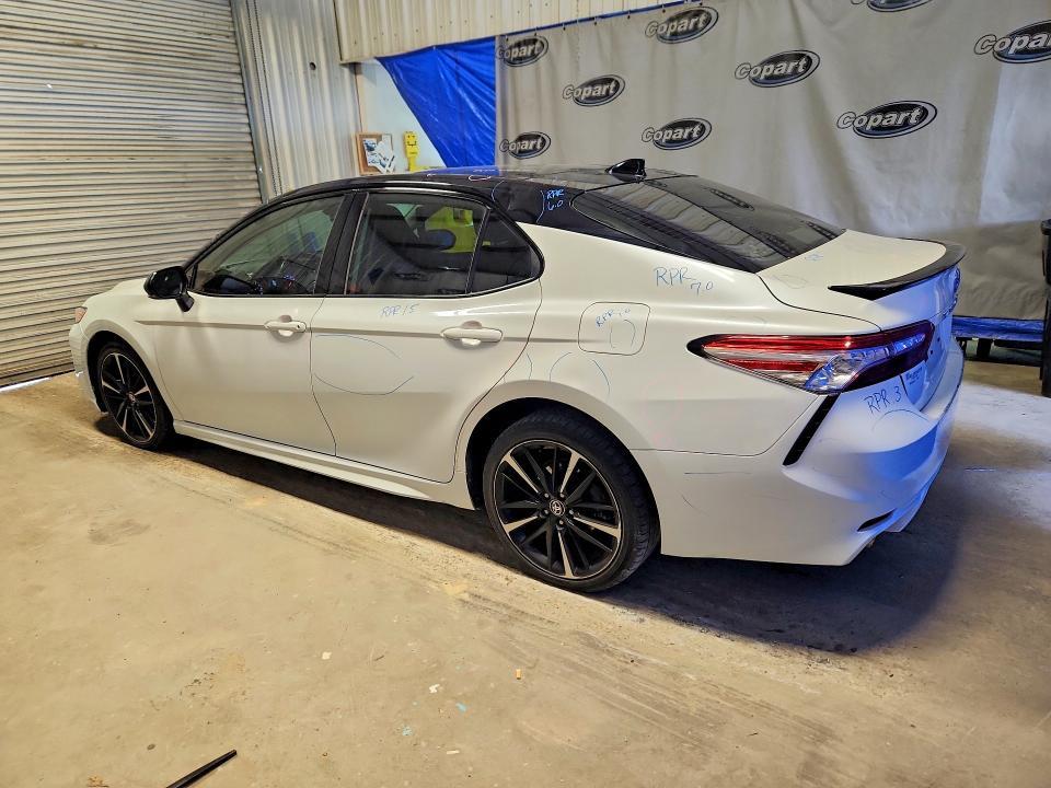 2020 TOYOTA CAMRY XSE — Фото 2 из 13