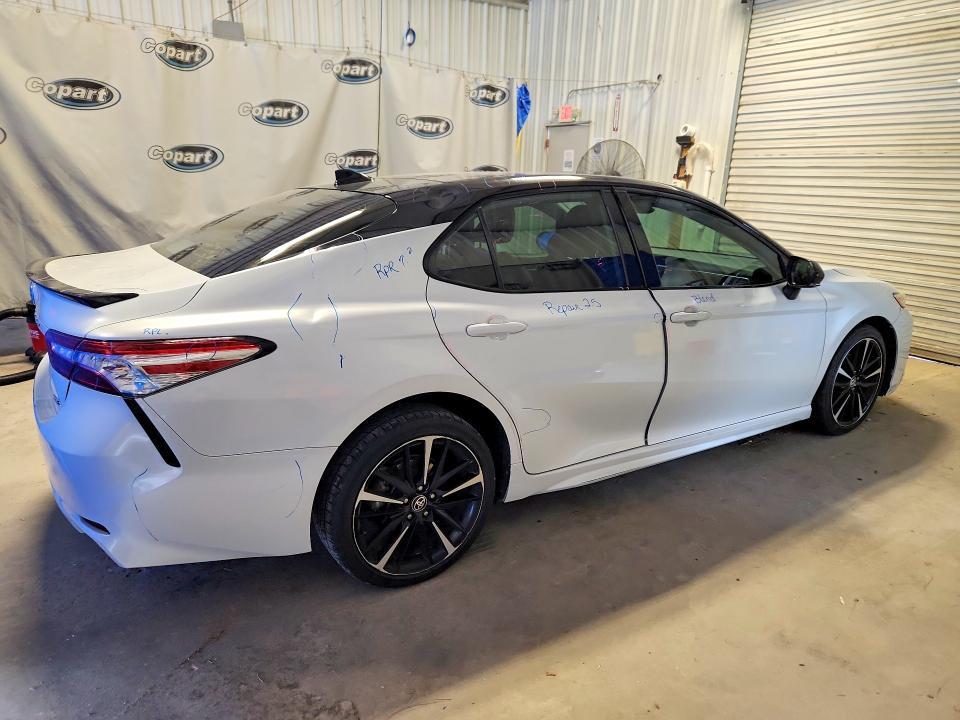 2020 TOYOTA CAMRY XSE — Фото 3 из 13