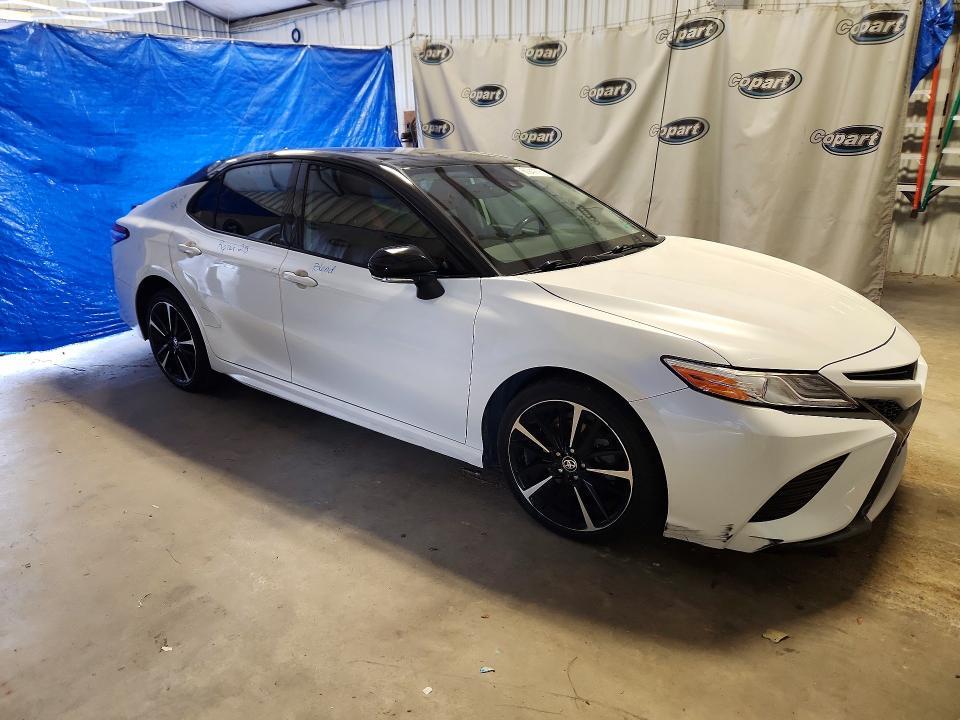 2020 TOYOTA CAMRY XSE — Фото 4 из 13