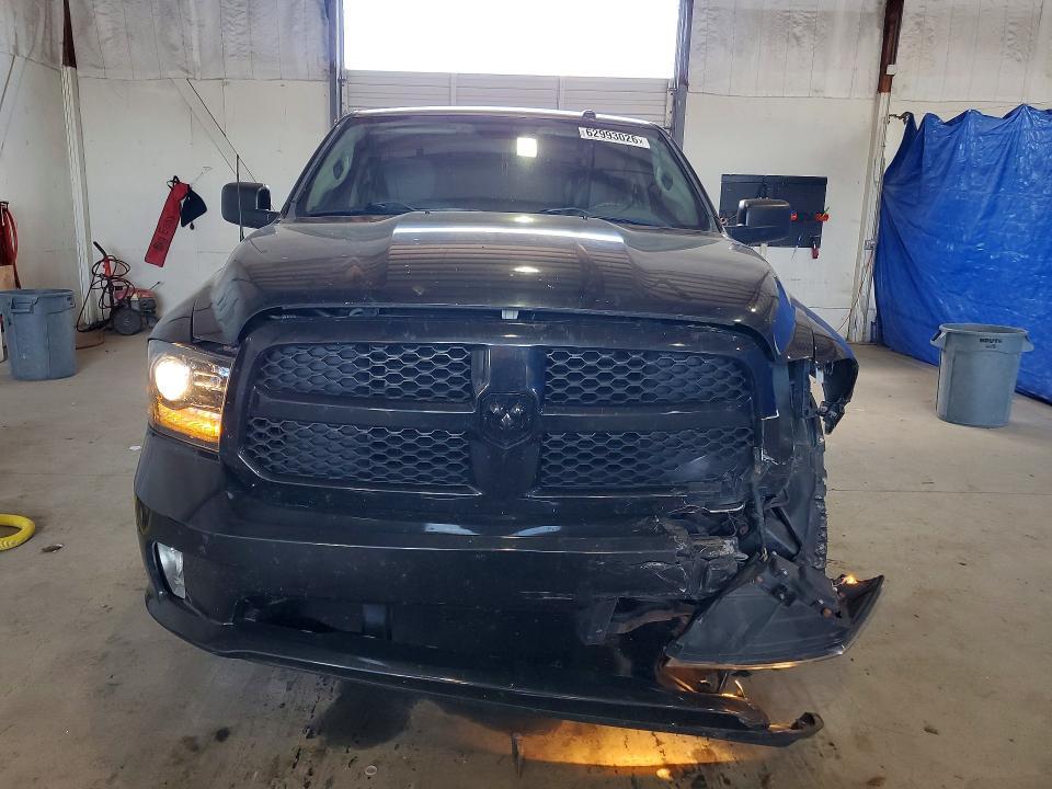 2015 RAM 1500 ST — Фото 5 из 12