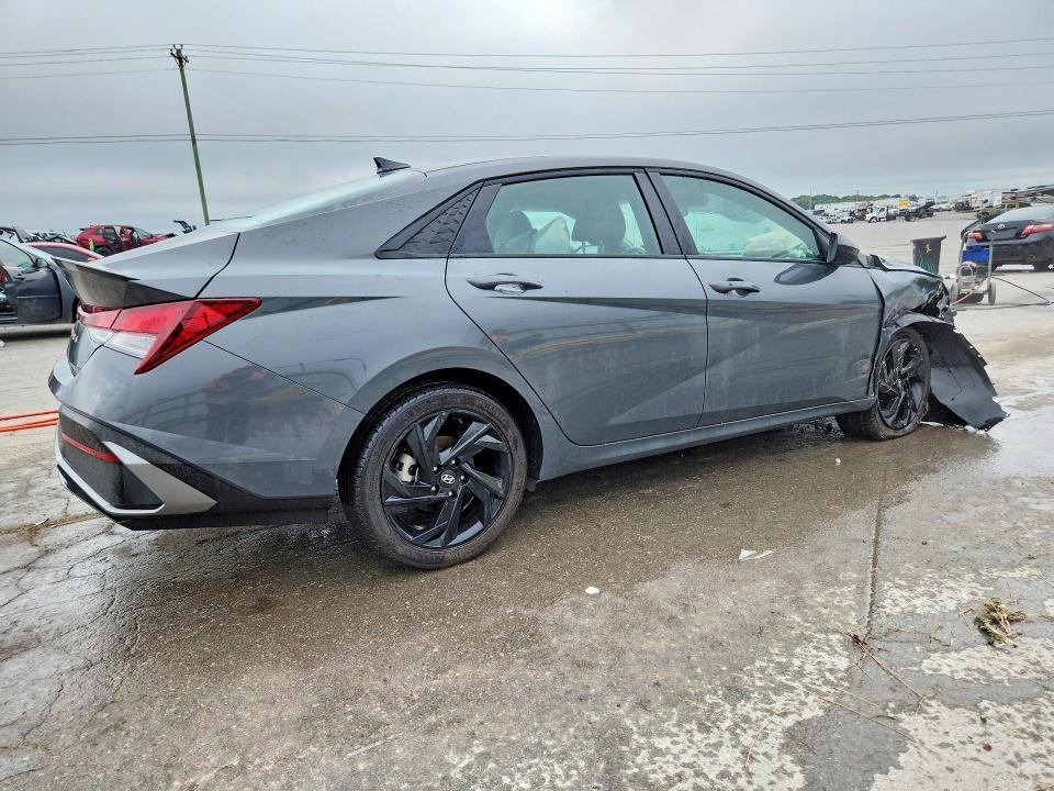 2026 HYUNDAI ELANTRA SEL SPORT — Фото 3 из 13