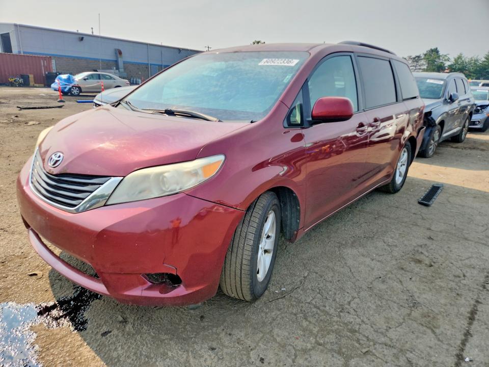 5TDKK3DC5BS099391 2011 TOYOTA SIENNA photo no. 1