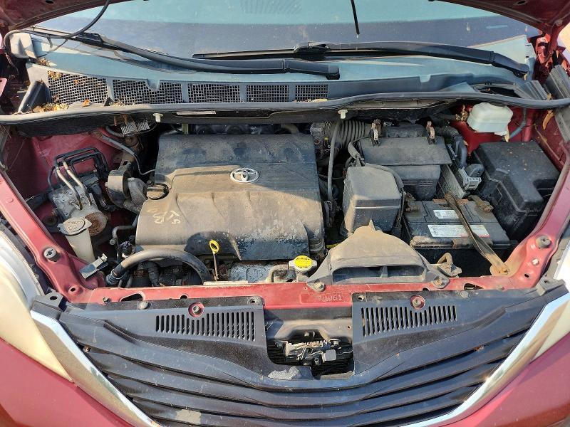 5TDKK3DC5BS099391 2011 TOYOTA SIENNA photo no. 12