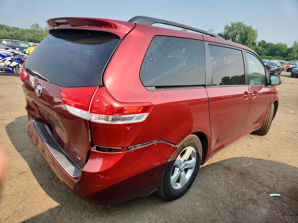 5TDKK3DC5BS099391 2011 TOYOTA SIENNA photo no. 3