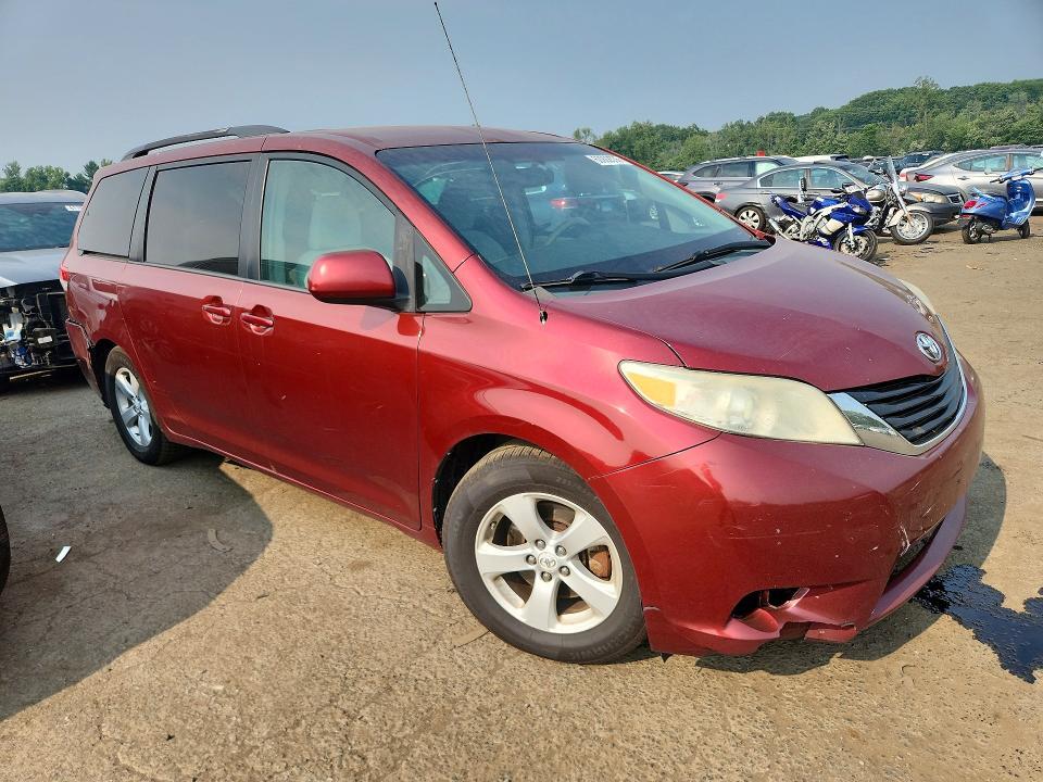 5TDKK3DC5BS099391 2011 TOYOTA SIENNA photo no. 4