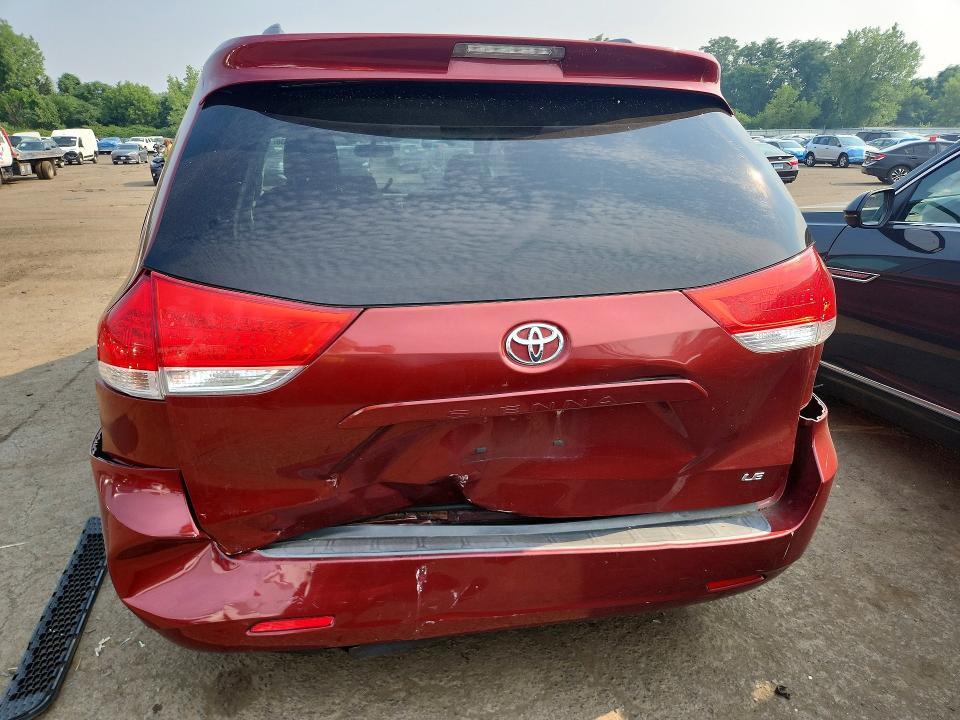 5TDKK3DC5BS099391 2011 TOYOTA SIENNA photo no. 6