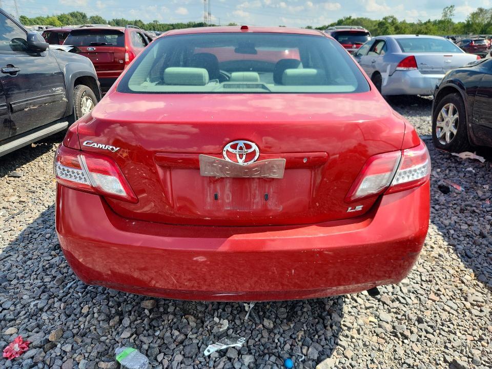 2011 TOYOTA CAMRY LE — Фото 6 из 12