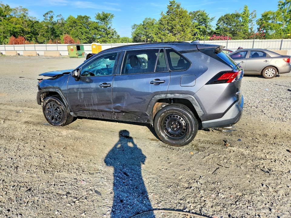 2020 TOYOTA RAV4 LE — Фото 2 из 12