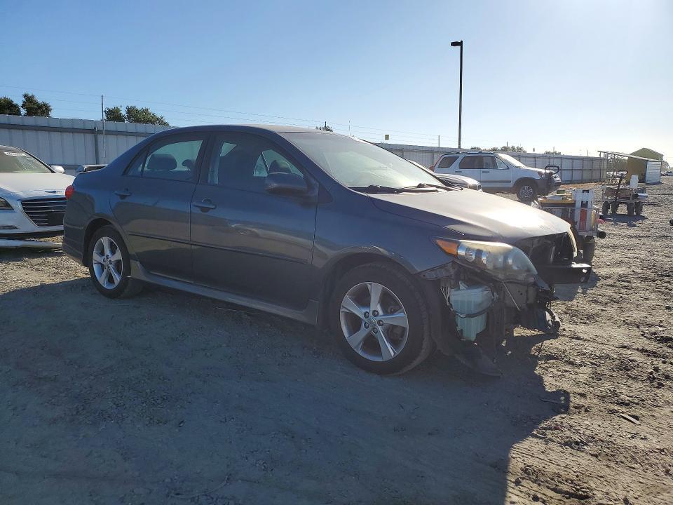 2T1BU4EE0BC717659 2011 TOYOTA COROLLA photo no. 4