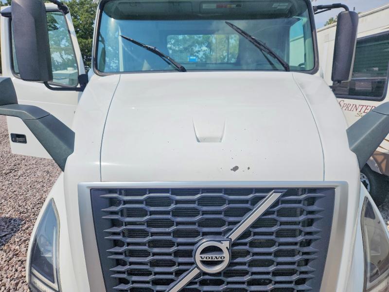 2020 VOLVO VNR SEMI TRUCK — Фото 10 из 13