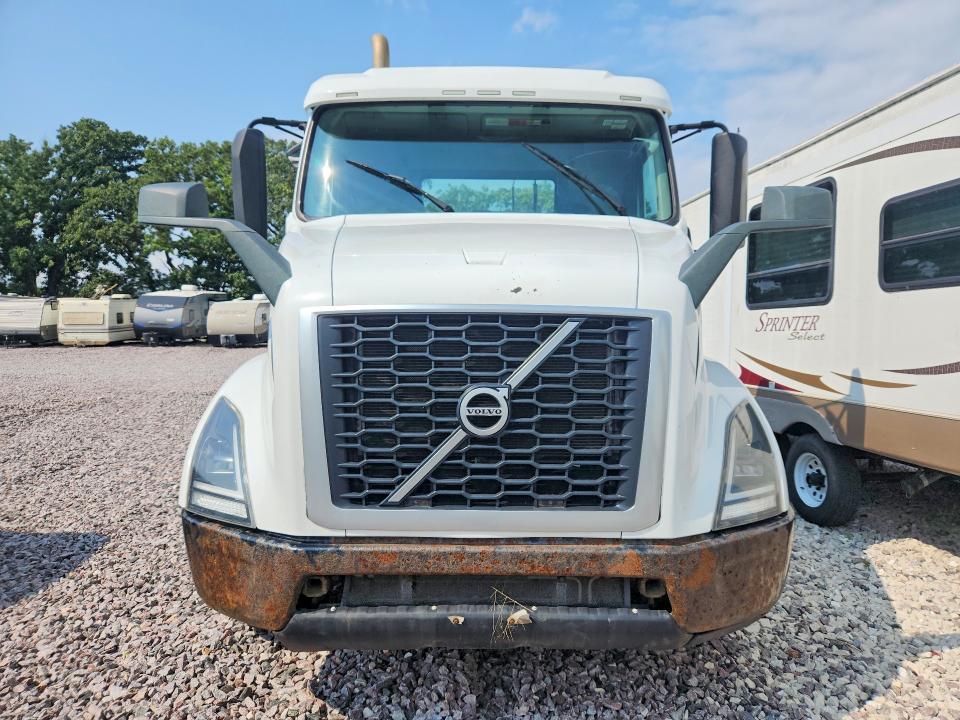2020 VOLVO VNR SEMI TRUCK — Фото 5 из 13