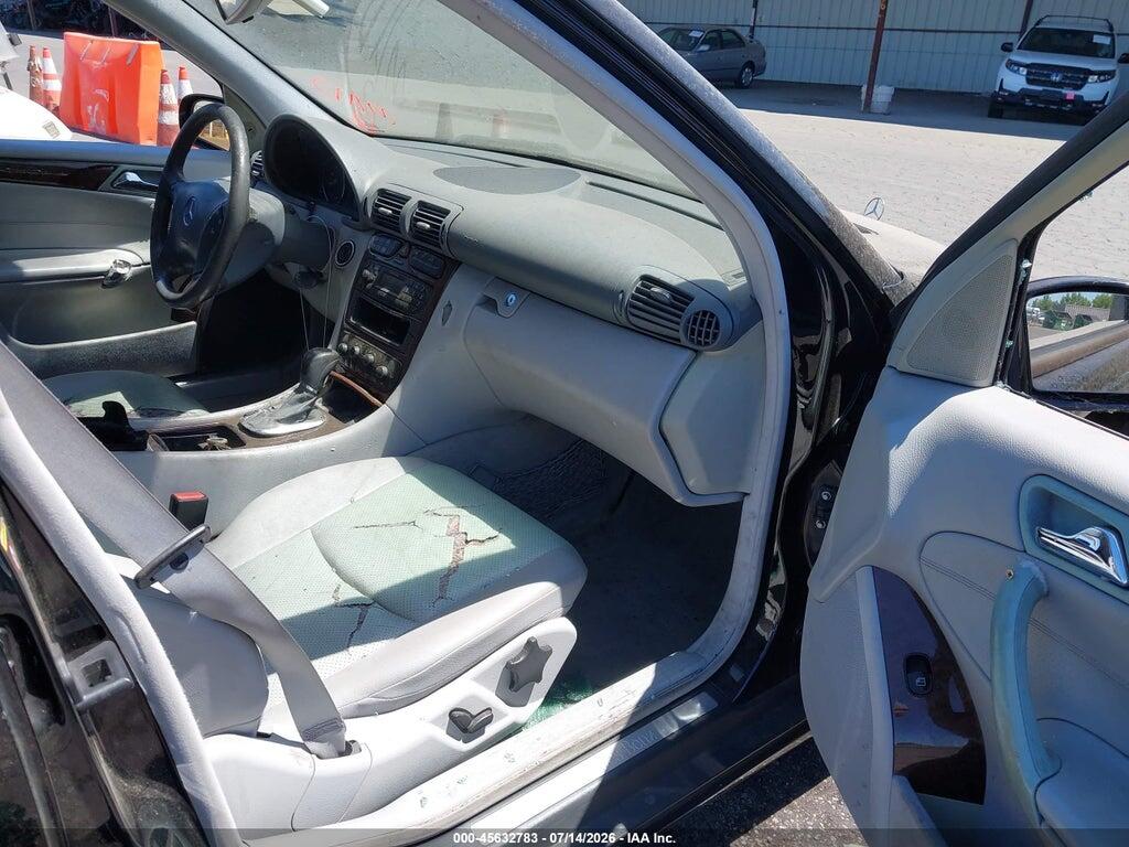 WDBRF61J24F547627 2004 MERCEDES-BENZ C 240 photo no. 5