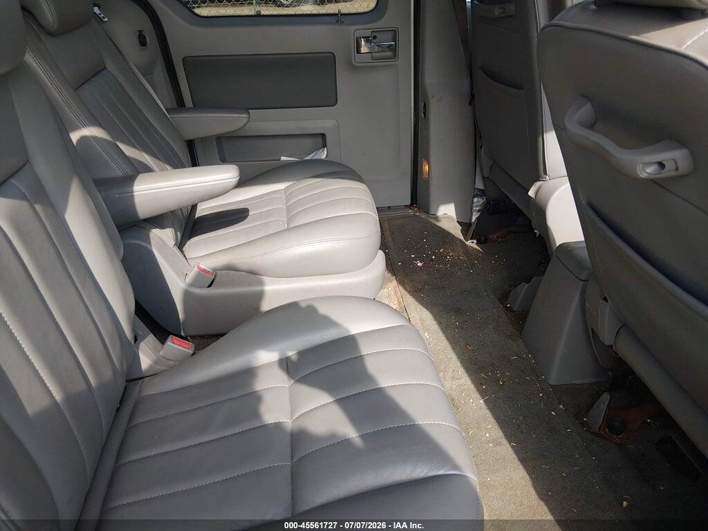 2MRDA20204BJ16280 2004 MERCURY MONTEREY photo no. 8