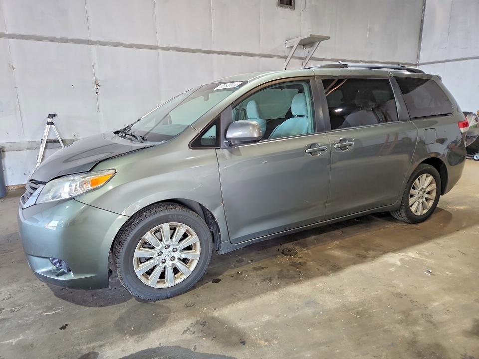 5TDJK3DCXBS007199 2011 TOYOTA SIENNA photo no. 1