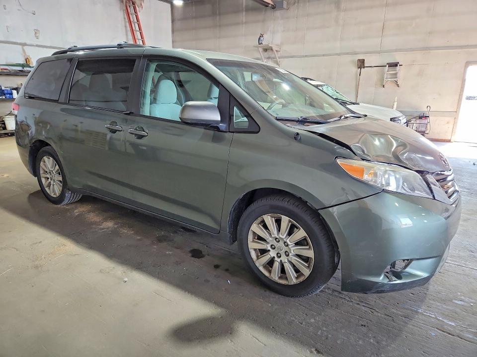 5TDJK3DCXBS007199 2011 TOYOTA SIENNA photo no. 4