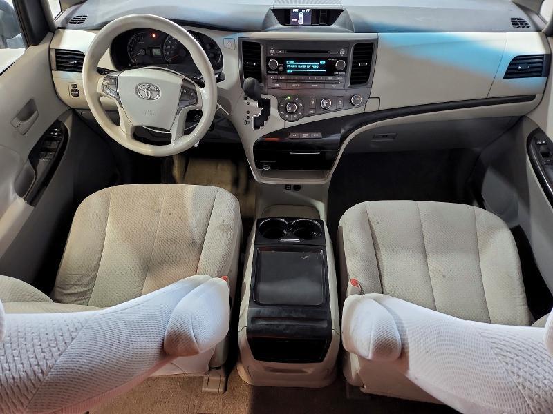 5TDJK3DCXBS007199 2011 TOYOTA SIENNA photo no. 8