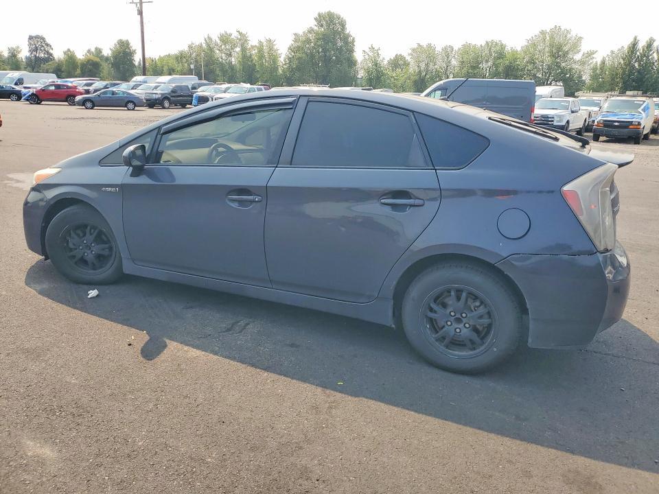2015 TOYOTA PRIUS TWO — Фото 2 из 12