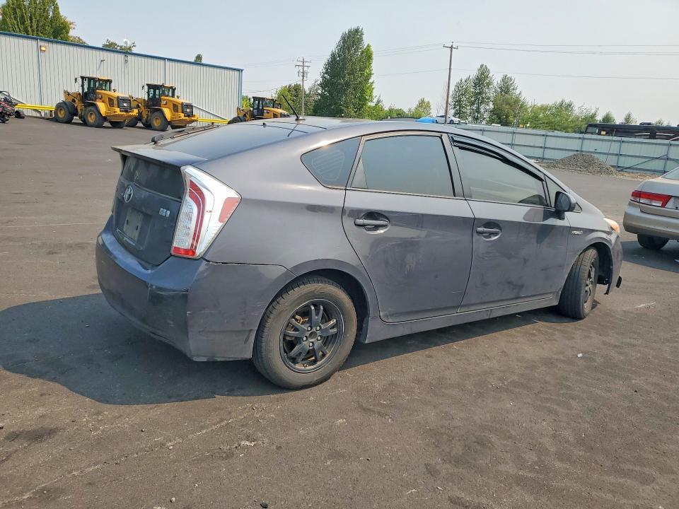 2015 TOYOTA PRIUS TWO — Фото 3 из 12