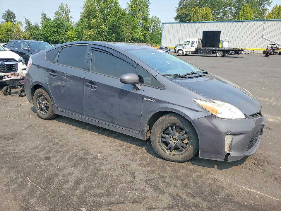 2015 TOYOTA PRIUS TWO — Фото 4 из 12
