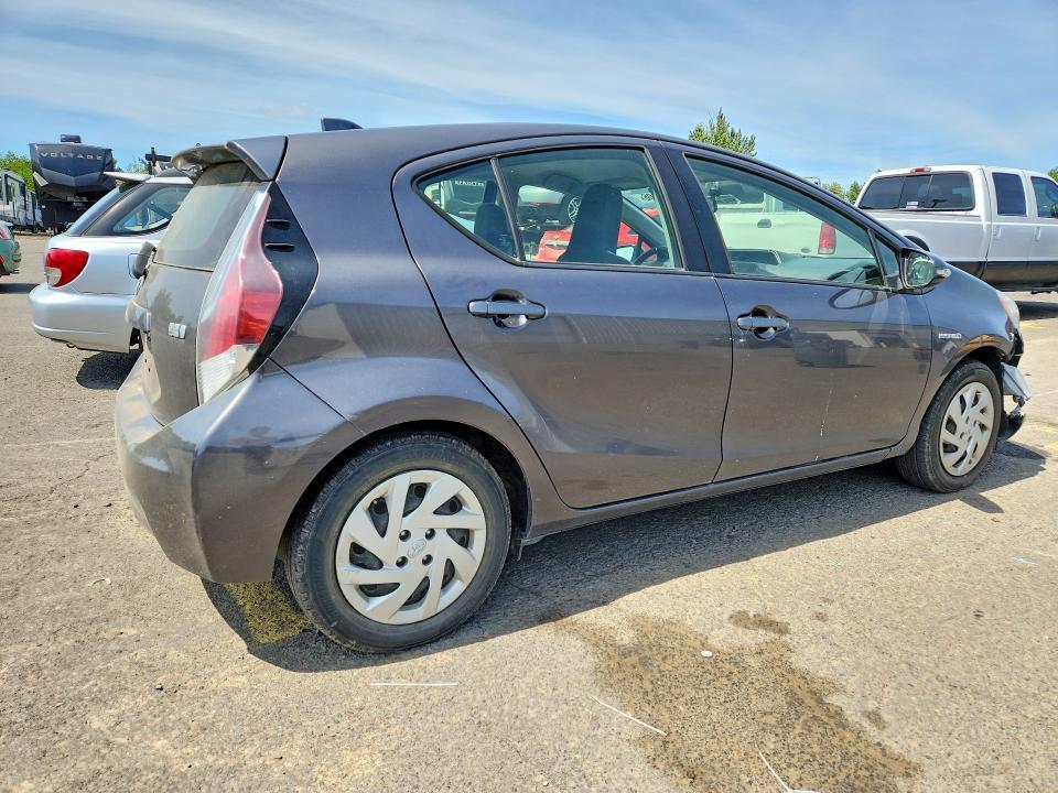 2015 TOYOTA PRIUS C — Фото 3 из 12