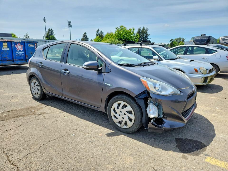 2015 TOYOTA PRIUS C — Фото 4 из 12