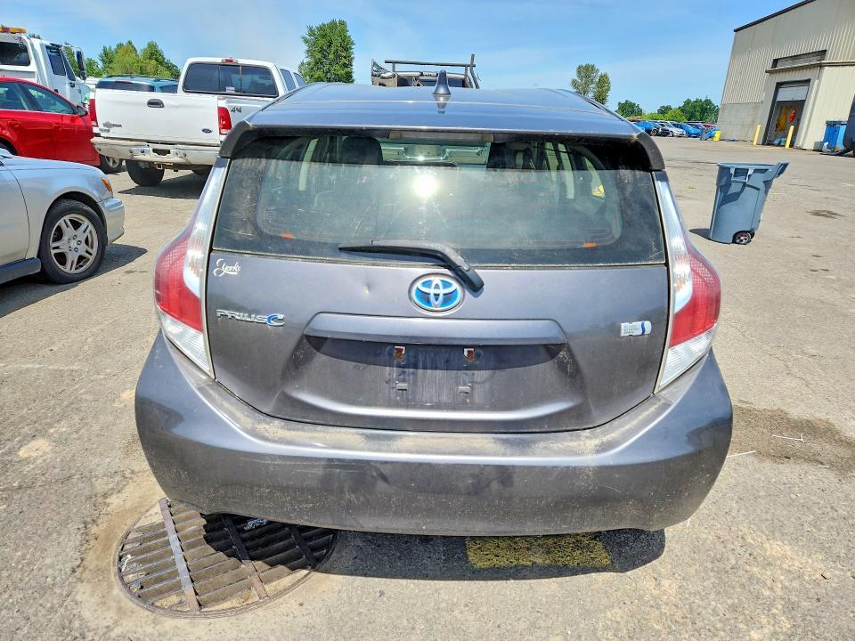 2015 TOYOTA PRIUS C — Фото 6 из 12
