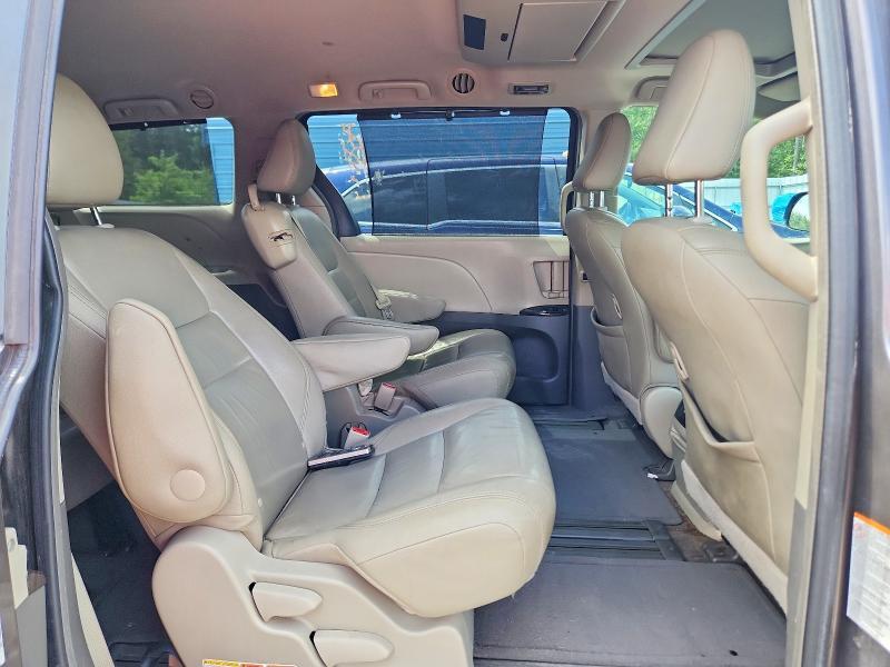 2015 TOYOTA SIENNA XLE PREMIUM 8-PASSENGER — Фото 11 из 13