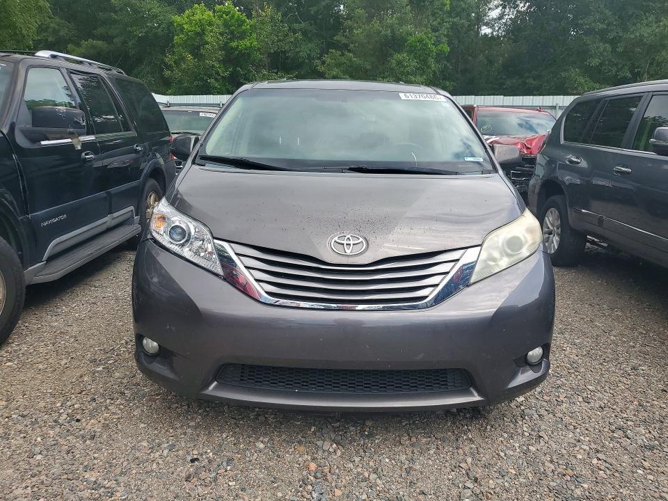 2015 TOYOTA SIENNA XLE PREMIUM 8-PASSENGER — Фото 5 из 13