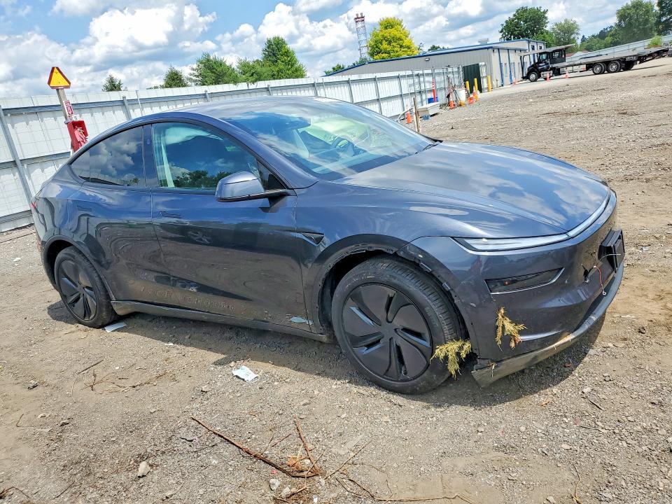 2026 TESLA MODEL Y — Фото 4 из 12
