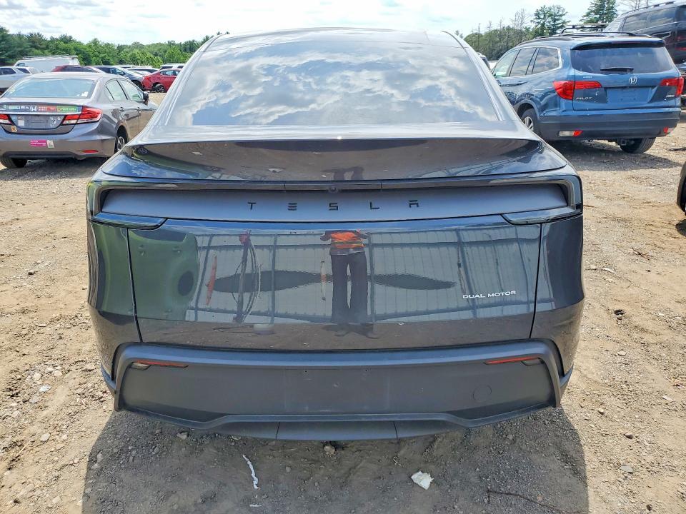 2026 TESLA MODEL Y — Фото 6 из 12