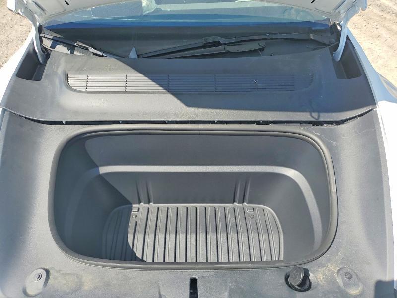 2026 TESLA MODEL Y — Фото 11 из 13