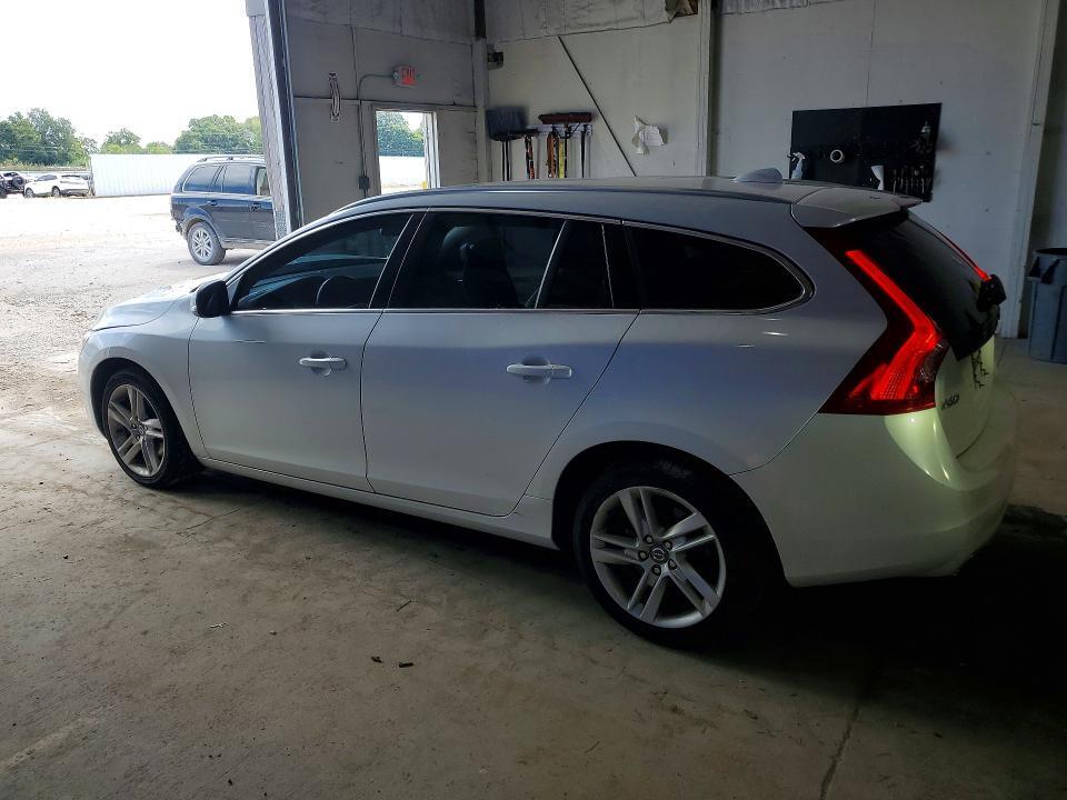 2015 VOLVO V60 PREMIER — Фото 2 из 13