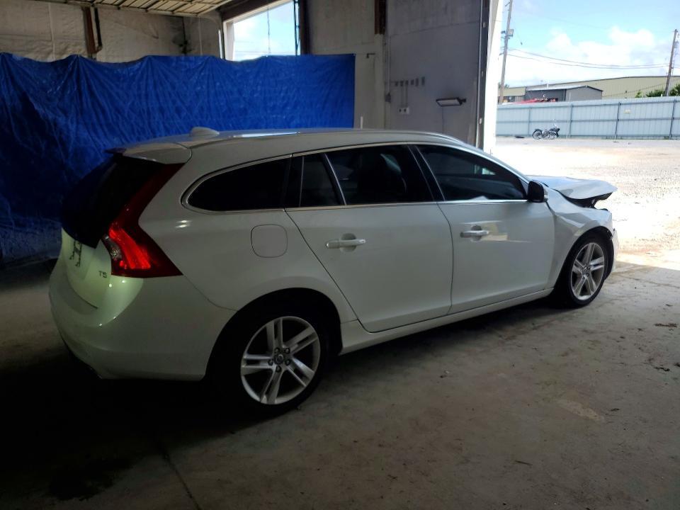 2015 VOLVO V60 PREMIER — Фото 3 из 13