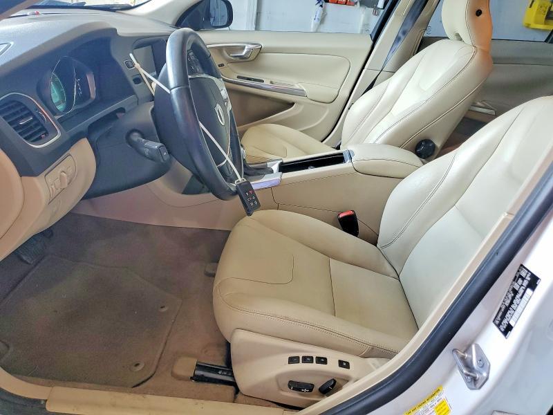 2015 VOLVO V60 PREMIER — Фото 7 из 13