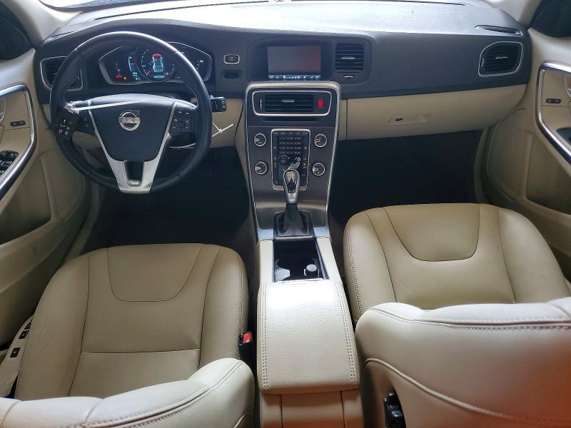 2015 VOLVO V60 PREMIER — Фото 8 из 13