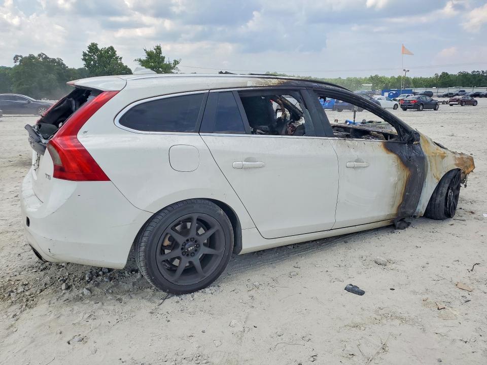 2015 VOLVO V60 PREMIER — Фото 3 из 12