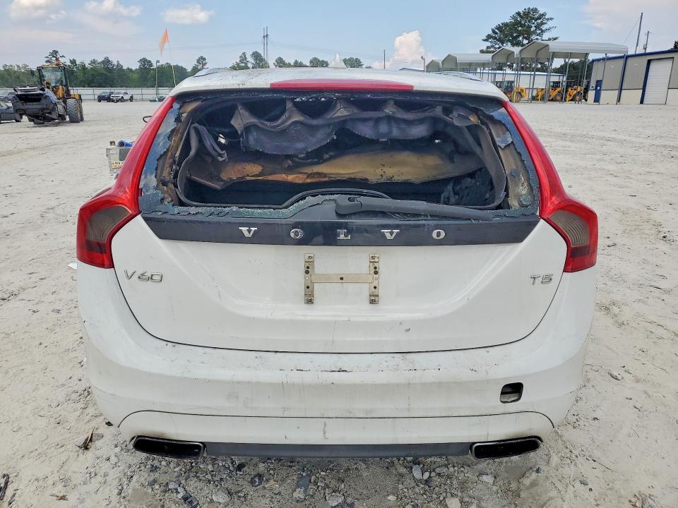 2015 VOLVO V60 PREMIER — Фото 6 из 12
