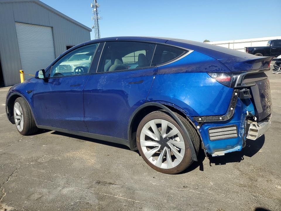2026 TESLA MODEL Y — Фото 2 из 14