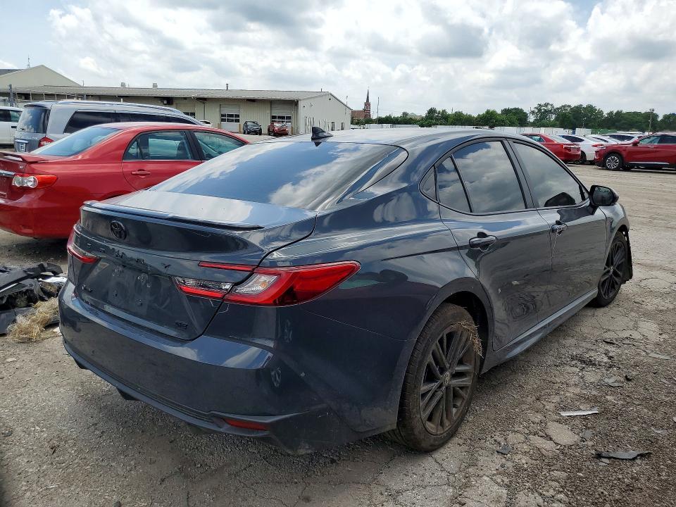 2026 TOYOTA CAMRY SE — Фото 3 из 13