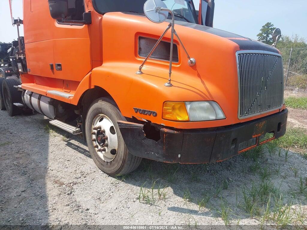 4V4NC9GH02N330518 2002 VOLVO VN photo no. 11