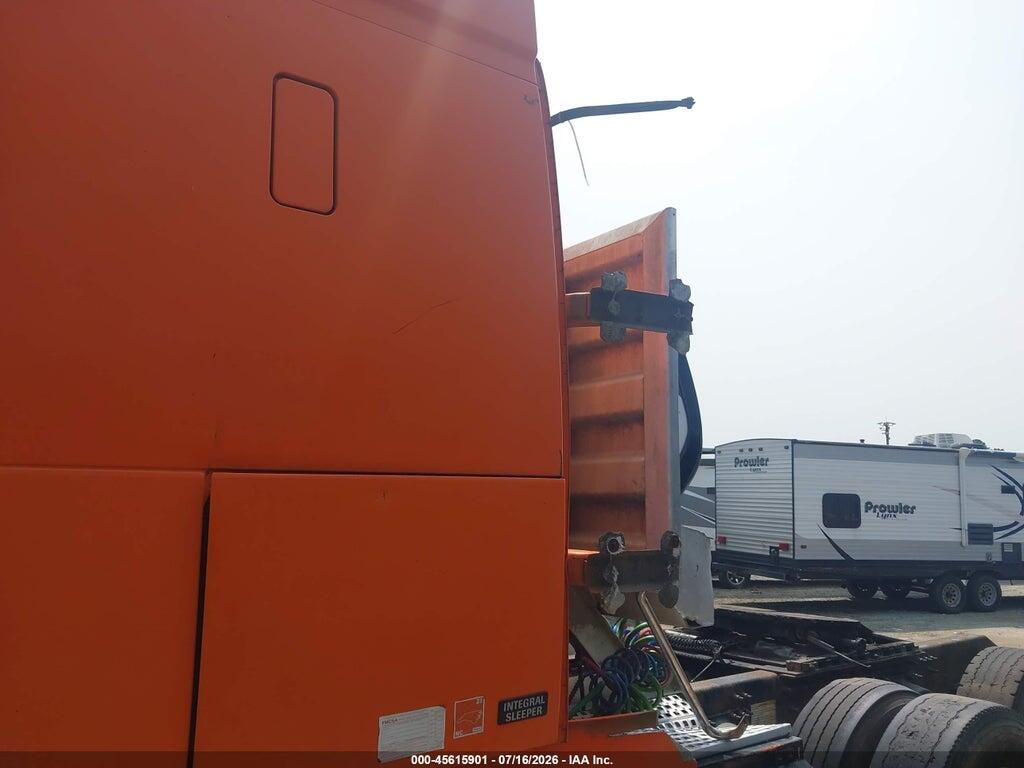 4V4NC9GH02N330518 2002 VOLVO VN photo no. 12