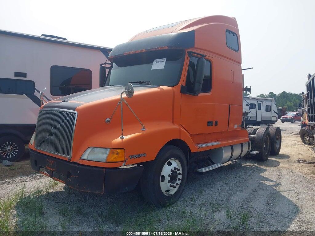 4V4NC9GH02N330518 2002 VOLVO VN photo no. 2