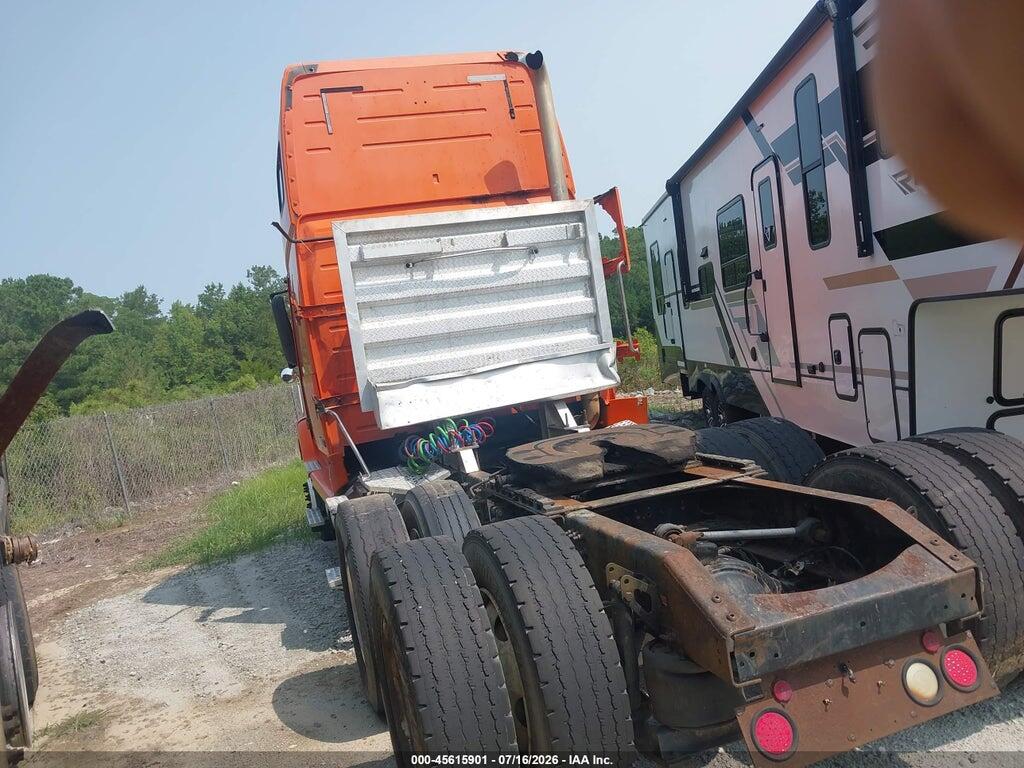 4V4NC9GH02N330518 2002 VOLVO VN photo no. 3