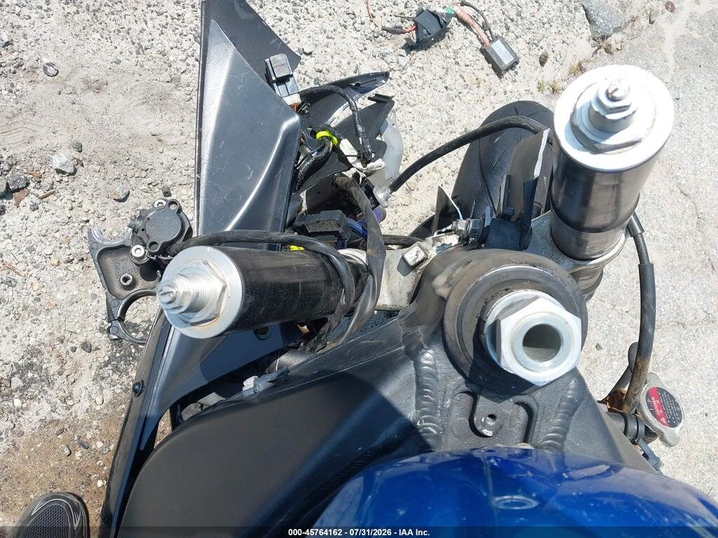 JYARN10Y02A001341 2002 YAMAHA YZFR1 photo no. 7