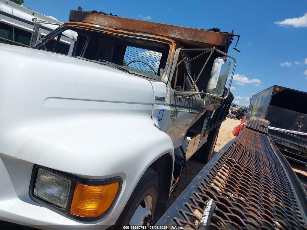 3FENF80C2XMA01971 1999 FORD F800 photo no. 2