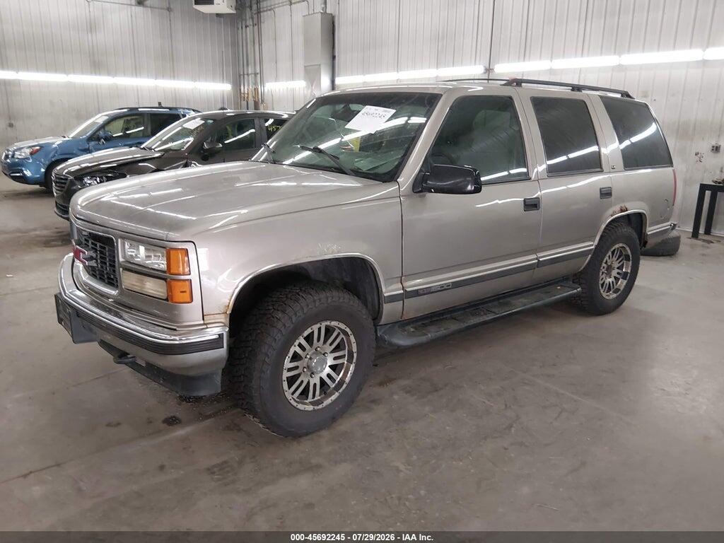 1GKEK13R5XJ805856 1999 GMC YUKON photo no. 2