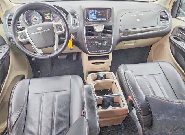 2016 CHRYSLER TOWN & COUNTRY TOURING — Фото 8 из 13