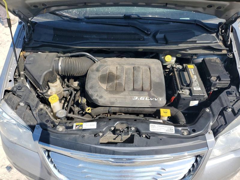 2016 CHRYSLER TOWN & COUNTRY TOURING L — Фото 12 из 13