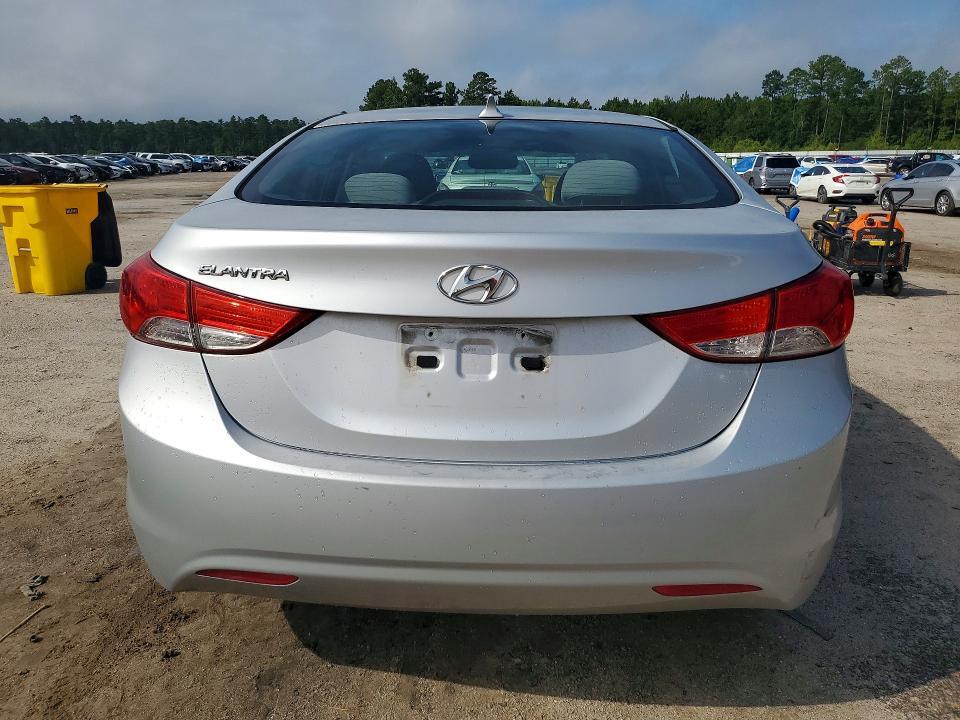 2012 HYUNDAI ELANTRA — Фото 6 из 12