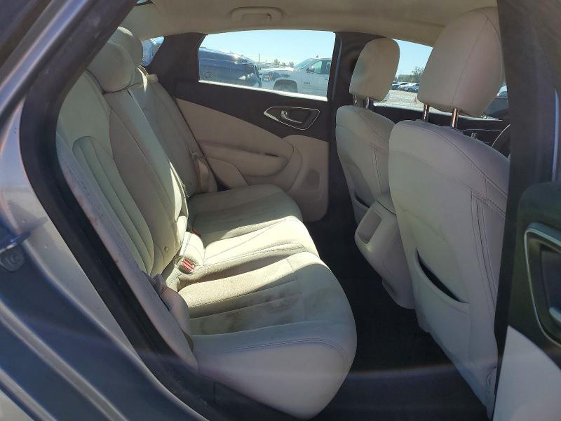 2016 CHRYSLER 200 — Фото 10 из 13